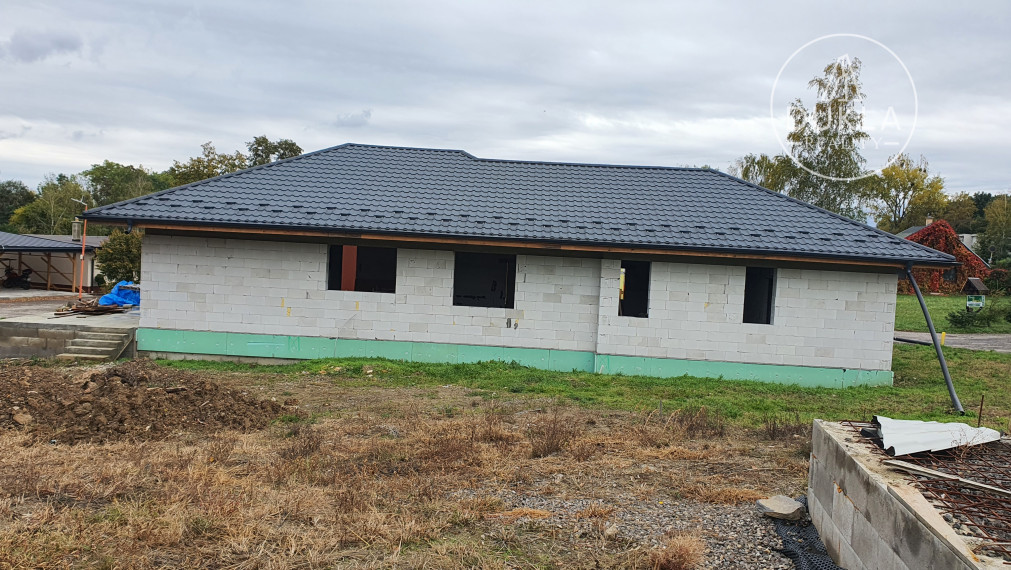 ROZOSTAVANÝ DOM s výhľadom na priehradu Zemplínska Šírava.