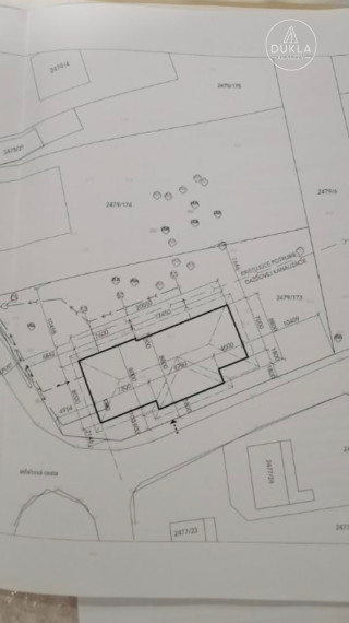 ROZOSTAVANÝ DOM s výhľadom na priehradu Zemplínska Šírava.