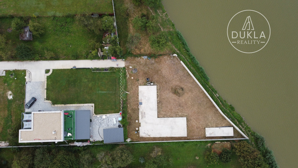 Pozemok pri rybníku