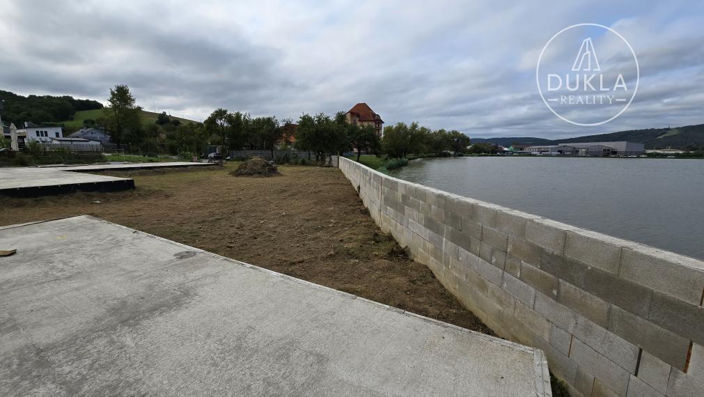 Pozemok pri rybníku