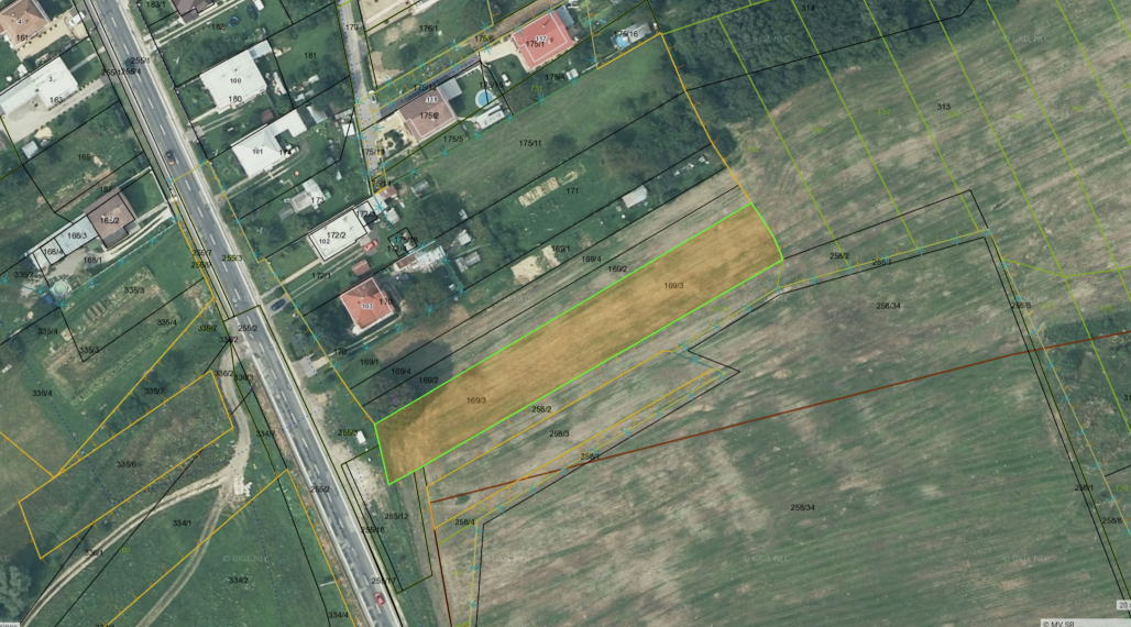 Slnečný pozemok Tisinec