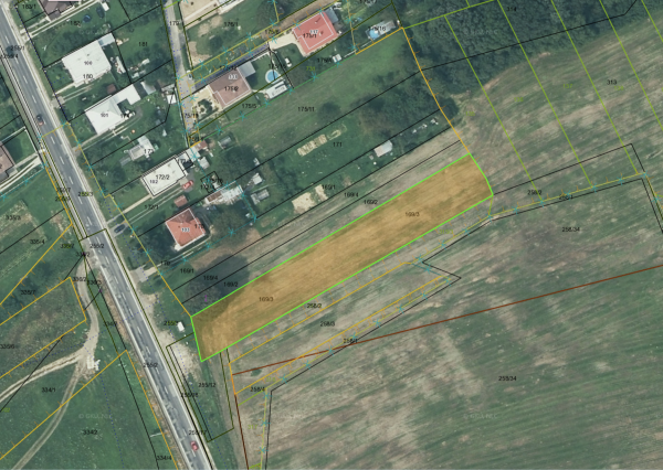 Slnečný pozemok Tisinec