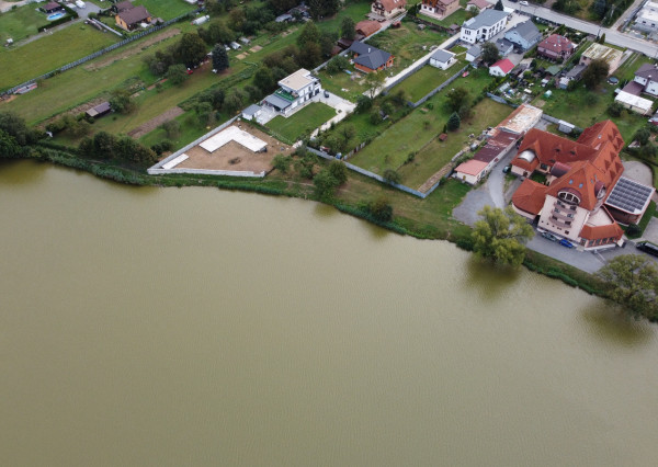 Pozemok pri rybníku