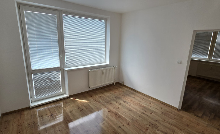 Veľký 2 izbový byt s balkónom Svidník
