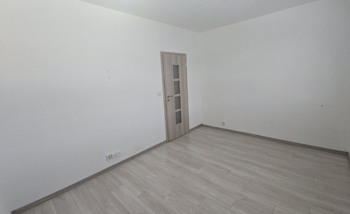 3-izbový byt s veľkou presklenou lodžiou – Svidník - fotografia 7
